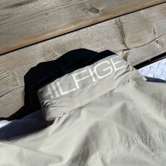VINTAGE Tommy Hilfiger Jacket Mens Medium Windbreaker Beige/ Cream Full zip - Picture 9 of 11